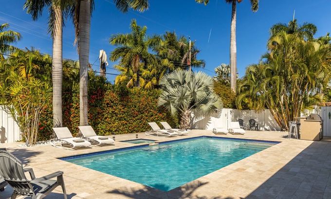 Hollywood Lakes House | Private Pool House 1mile from beach