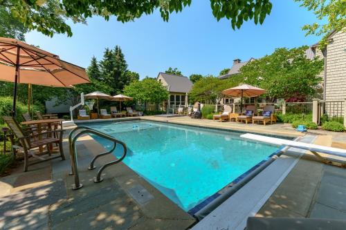 Saugatuck House | Private Pool & Lake MI access, hot tub, putting green, basketball court, and more!