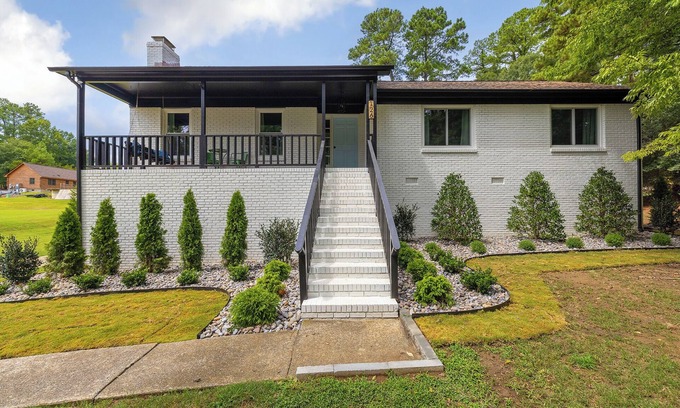 Pineville House | Private Pool-Newly Renovated-Quiet Neighborhood-Huge Deck-Blackstone Grill