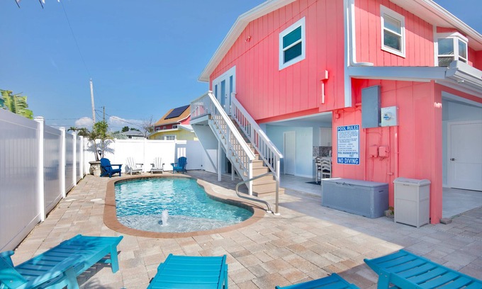 Mid Island House | ☀️Private Pool-Pet Friendly-Short Walk to Beach-Montishello on Jefferson☀️