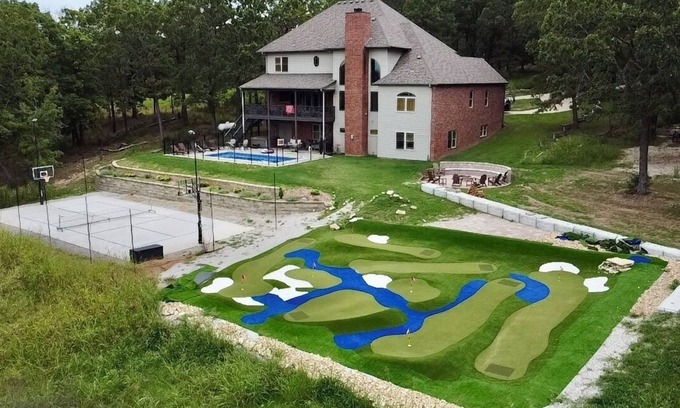 Branson House | Private Pool, Pickleball Ct, Mini Golf, Fire Pit