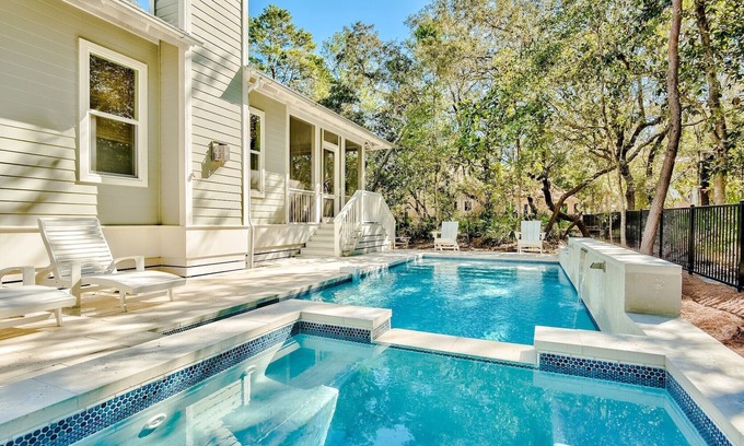 Seagrove Beach House | PRIVATE POOL, SPA, FIRE PIT, CARRIAGE HOUSE, JUST STEPS TO BEACH AND SEASIDE!