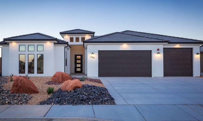 Hurricane House | Private Pool/Spa, 2 Mstr Bedrm, B-Ball, Bocce & Putting Green,4 Bed & 4 Bath!