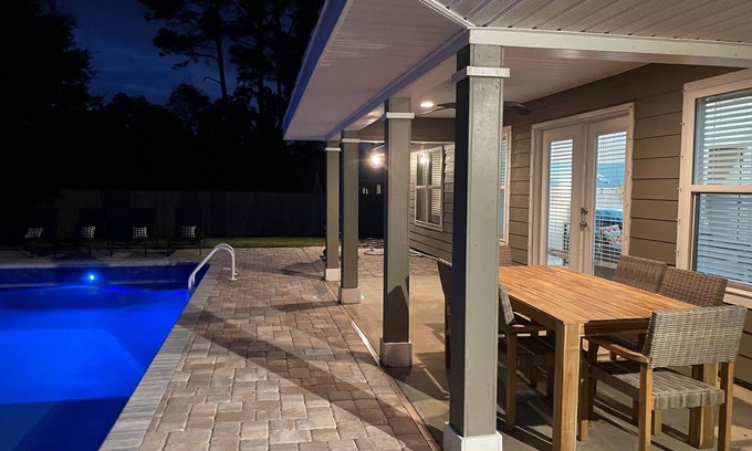Navarre House | Private POOL with FUN Indoor & Outdoor Spaces - Minutes to the Beach