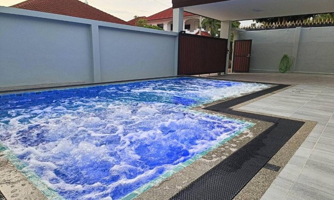 South Pattaya Villa | Private Pool With Jacuzzi Kids Pool Royal Park