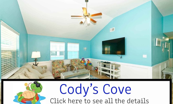 Port Aransas House | Private Pool with fire pit ! 3/2 house with lots of parking. King bed