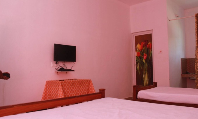 Kanthalloor House | PRIVATE PROPERTY AT CALM COOL PLACE NEARBY DAM & WITH MOUNTAINVIEW