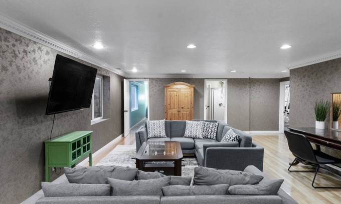 Draper House | Private Quiet Basement Apartment+Gym
