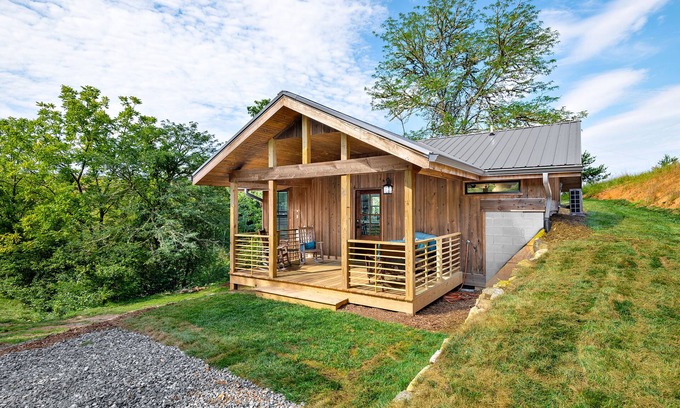 Weaverville Cottage | Private Quiet Mountain Modern Cabin! 25 mins from Downtown Asheville
