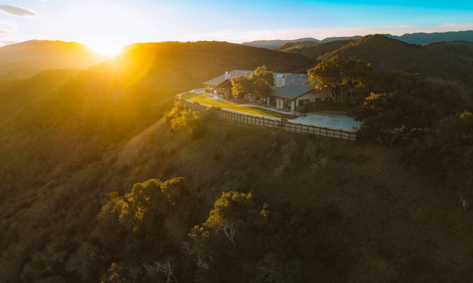 Santa Barbara House | Private Ranch Retreat - INCREDIBLE view - Infiniti edge pool!