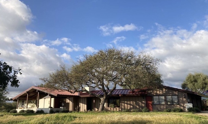 Santa Ynez House | Private Ranch with Endless View!