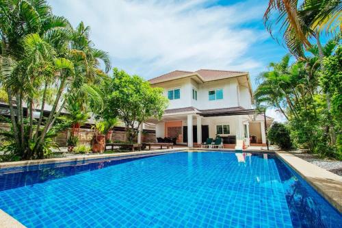 Pattaya Villa | PRIVATE RESIDENCE HOSTED by Sasithorn