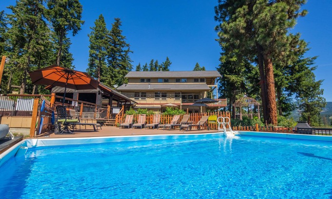 Cle Elum Cabin | Private Retreat in the Woods on 20 Acres! Grand Lodge with 8 Studio Cabins!