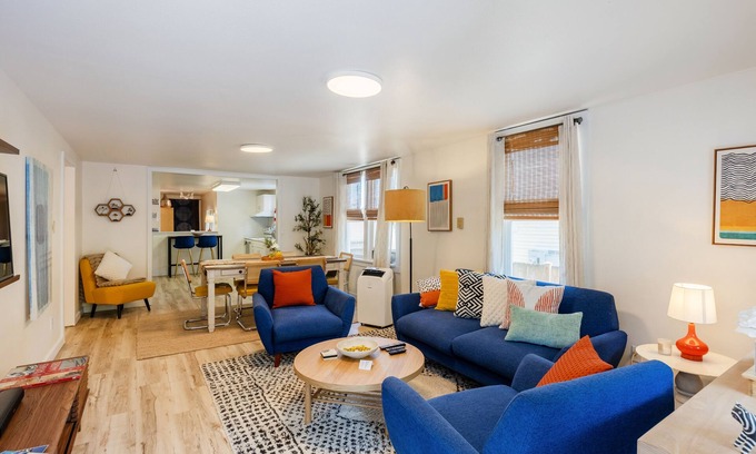 North Beacon Hill House | Private Retreat Near Seattle Port, Transit, Downtown & Stadiums! Free Parking