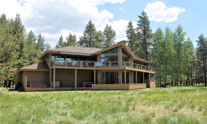 Sunriver House | Private Riverfront Home with Panoramic Views, Hot Tub - SHARC Passes