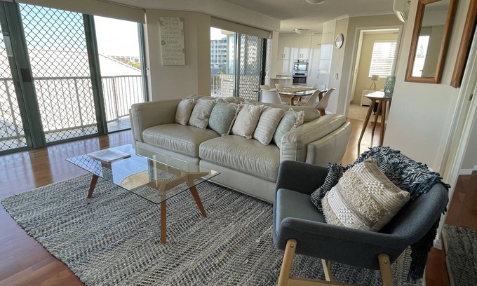 Kings Beach Apartment | Private rooftop - spectacular views - KINGS BEACH CALOUNDRA