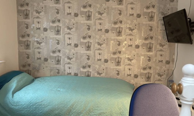 Manchester Resort | Private room ∙ 1 guest