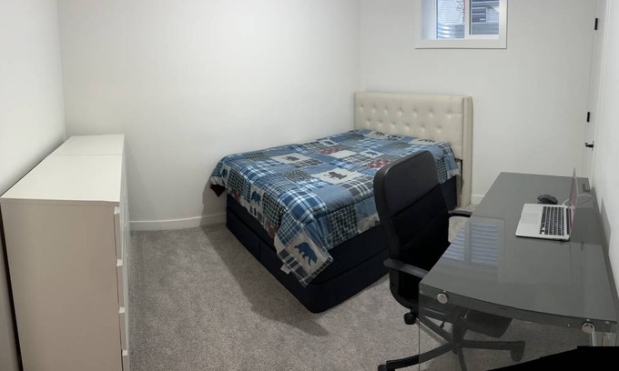 Calgary Resort | Private room ∙ 1 guest