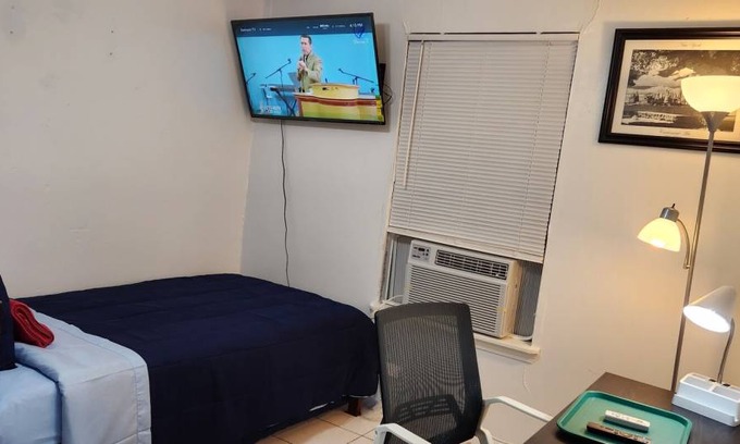 South Central Houston Resort | Private room ∙ 1 guest