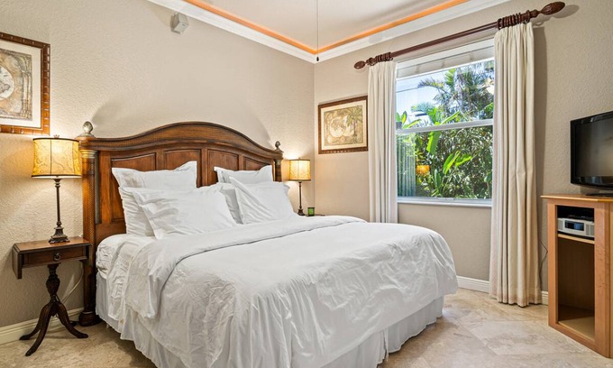 College Park Resort | Private room ∙ 2 guests