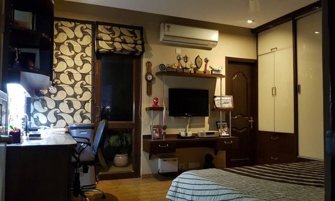 DLF Phase 5 Resort | Private room ∙ 2 guests