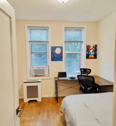 Queens House | Private Room - 23 Minutes to Times Square