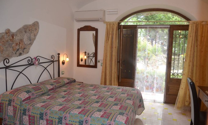 San Lazzaro Resort | Private room ∙ 3 guests