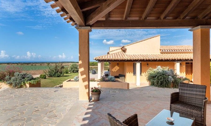 Cabras Resort | Private room ∙ 3 guests