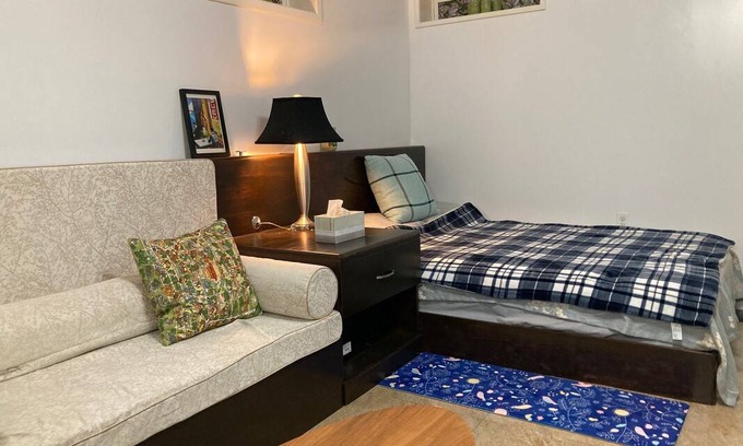 Manhasset Resort | Private room ∙ 5 guests