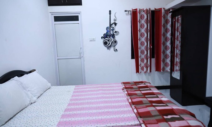 Bhuj Resort | Private room ∙ 6 guests