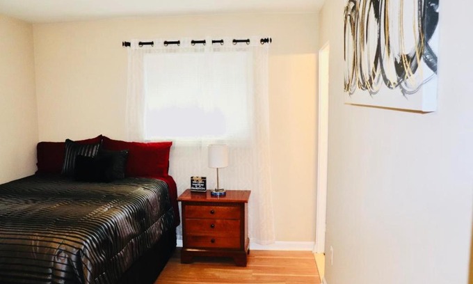 Sterling House | Private Room at Home near IAD-Sterling