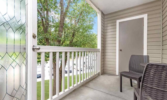 Gainesville Apartment | Private Room/bathroom in 4b/4b student condo, Near UF, Shand