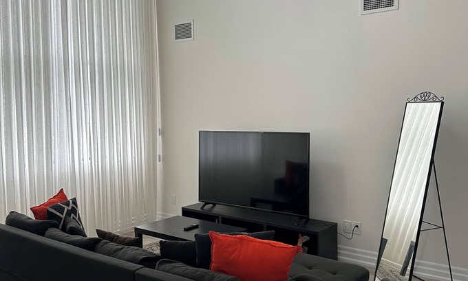 LaSalle Condo | Private Room & Bathroom(Ensuite) in Luxury Penthouse,Windsor/Lasalle