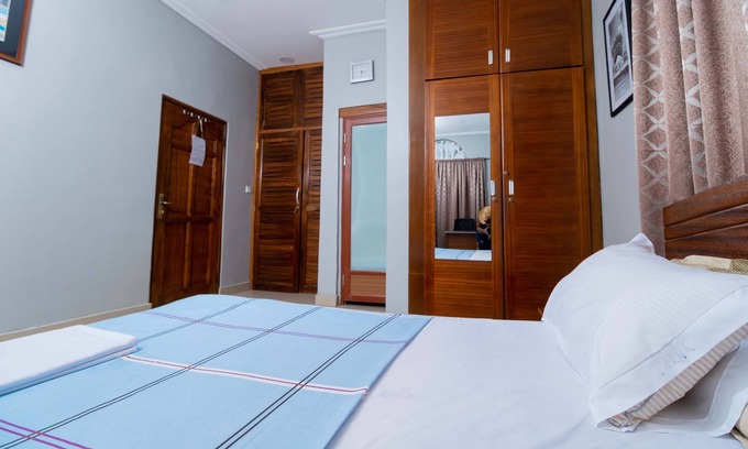 Patang West Apartment | Private Room in a 3 bedroom House, Oyarifa, Accra with Wifi Backup Generator