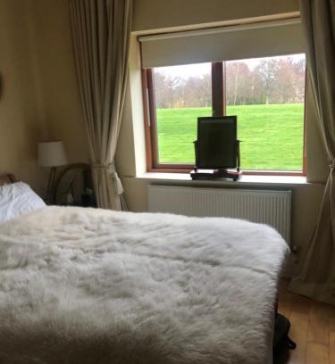 Newtownmountkennedy House | Private Room in Apartment beside Druids Glen Hotel