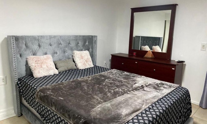 Golden Glades House | private room in the house