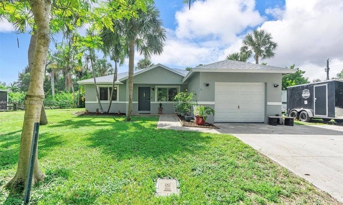 Broadview Park House | Private Room in Cozy Fort Lauderdale Home, Near FLL Airport