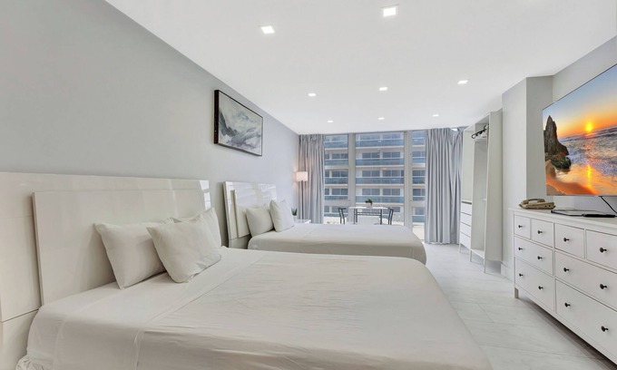 East Fort Lauderdale Apartment | Private Room with Two Beds