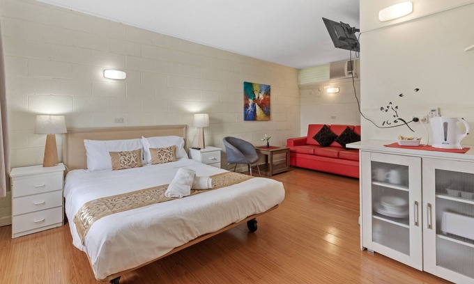 Strathmerton House | Private Room with Bathroom and Great Rate