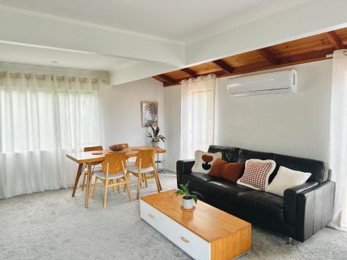 Glenfield House | Private room with separate bathroom and carpark