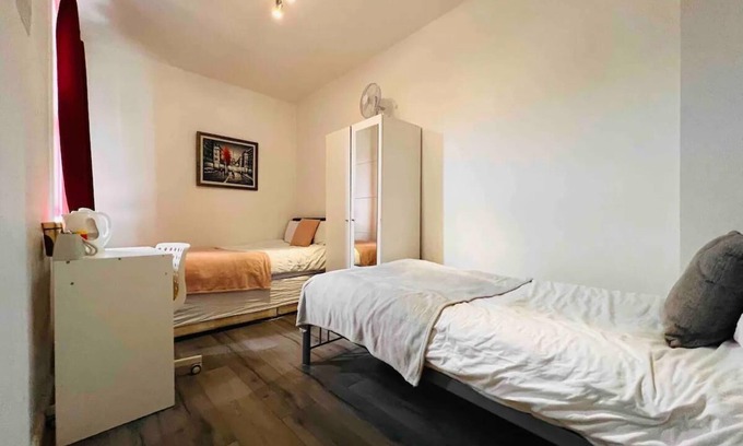King's Cross Apartment | Private Rooms for 7 People with Bathroom