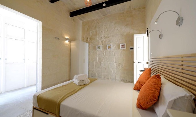 Valletta House | Private rooms with bathroom in Valletta