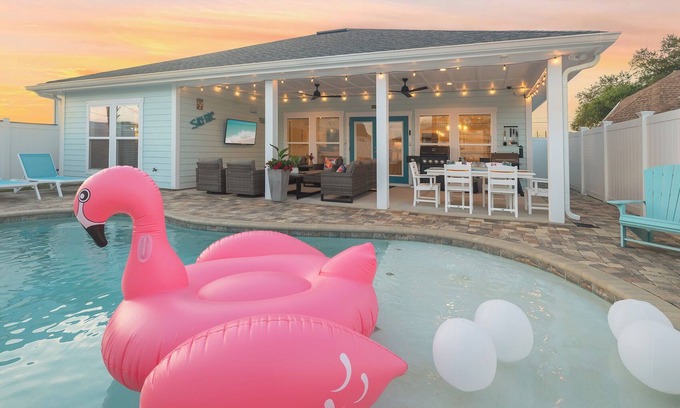 Riviera Beach Cottage | Private Saltwater Pool! LUX Vibe! Dogs Ok! Golf Cart! 3 Mins To Beach! Sleeps 9!