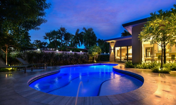 Coral Ridge House | Private Saltwater Pool - Updated Modern 3BR 3BA - 1 Mile to Beach!