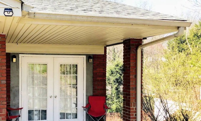 Lynchburg House | Private, Sanitized Loft, with Discounts Sleeps 2