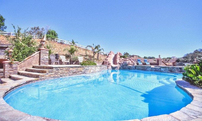 Murrieta House | PRIVATE SINGLE LEVEL HILL TOP ESTATE ON 5 ACRES- 20 MIN TO OLD TOWN TEMECULA
