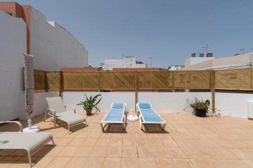 Vecindario House | Private Solarium - 2BR House Near the Airport