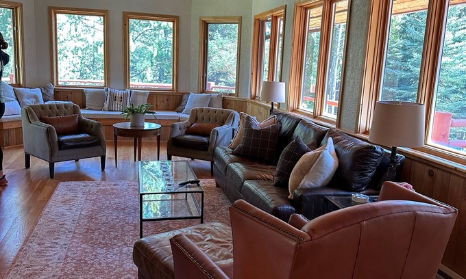 Wilson House | Private, Spacious Retreat 5 minutes South of Wilson! Discounts for long stays!