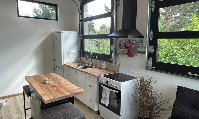 Fauntleroy Apartment | Private Studio w Peekaboo View
