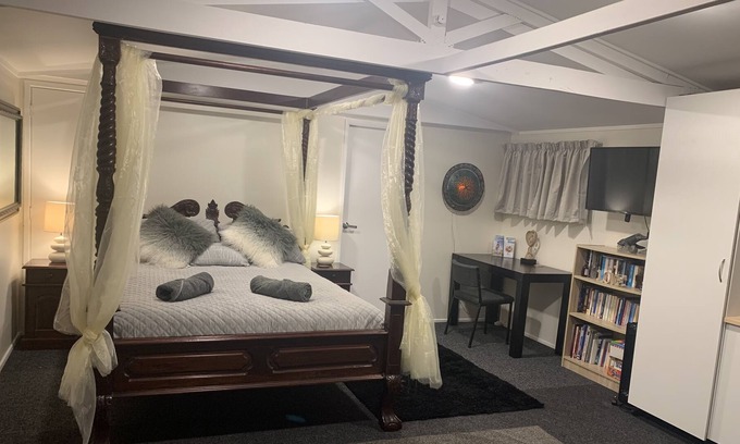 Paraparaumu Apartment | Private Studio with Hot Spring spa & infrared sauna